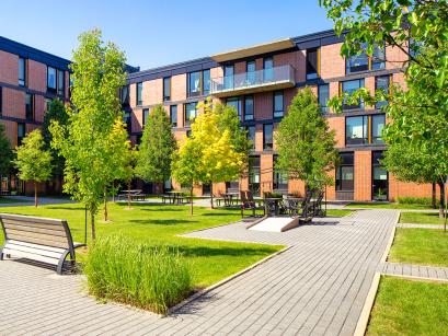 courtyard with a building